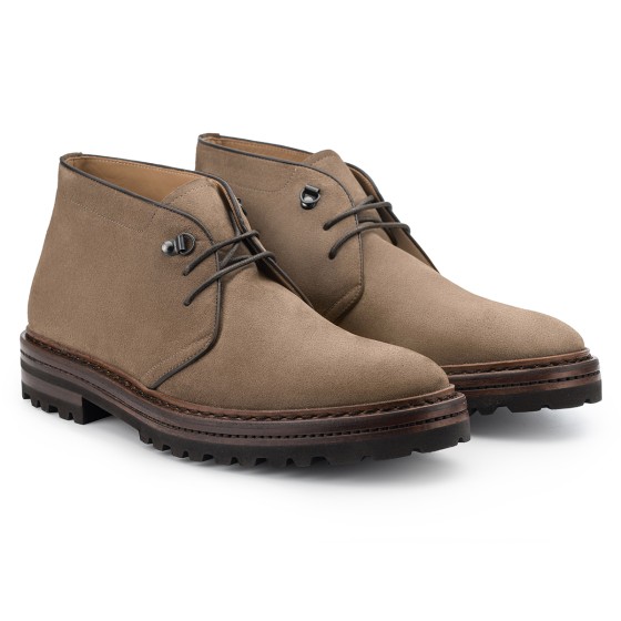 DESERT BOOT IN LIGHT BROWN...